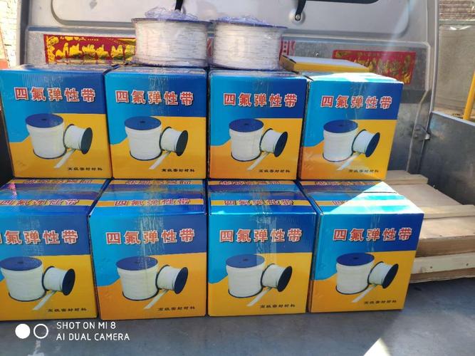 四氟帶為白色聚四氟乙烯制品,因其不會被腐蝕,不會老化,因此不會因